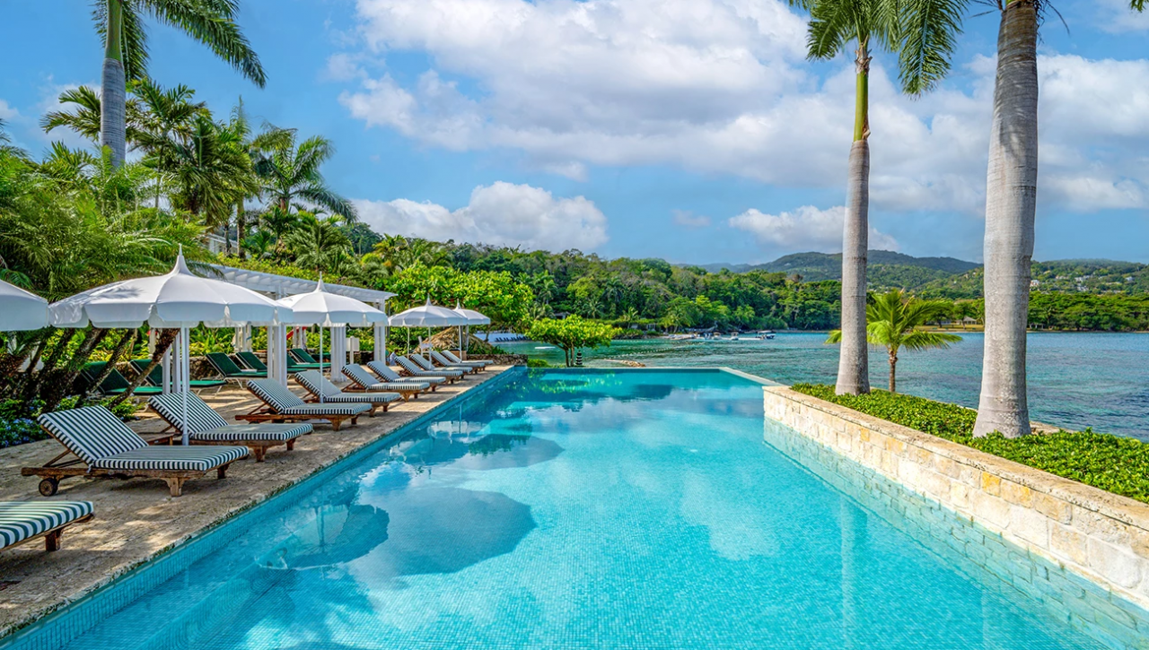 ROUND HILL HOTEL AND VILLAS ****