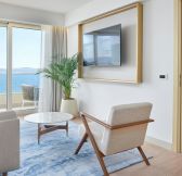SPLIT - LE MERIDIEN LAW 8