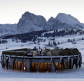 ITALIE - COMO Alpina Dolomites - exterior winter