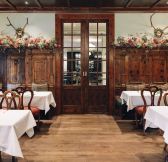 RAKOUSKO - Hotel Sacher Salzburg - restaurant Zirbelzimmer