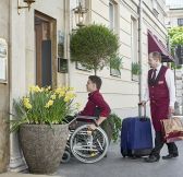 RAKOUSKO - Hotel Sacher Salzburg - Handicapped_entrance